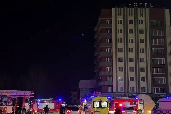 150 человек эвакуированы из горящей гостиницы в Кокшетау