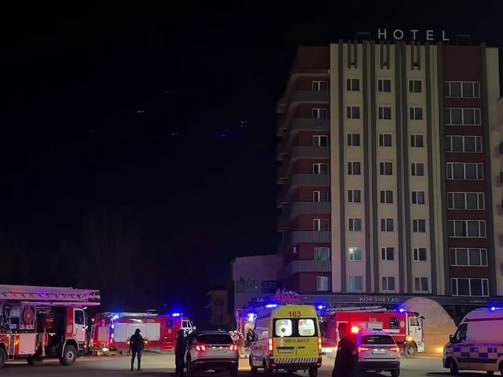 150 человек эвакуированы из горящей гостиницы в Кокшетау