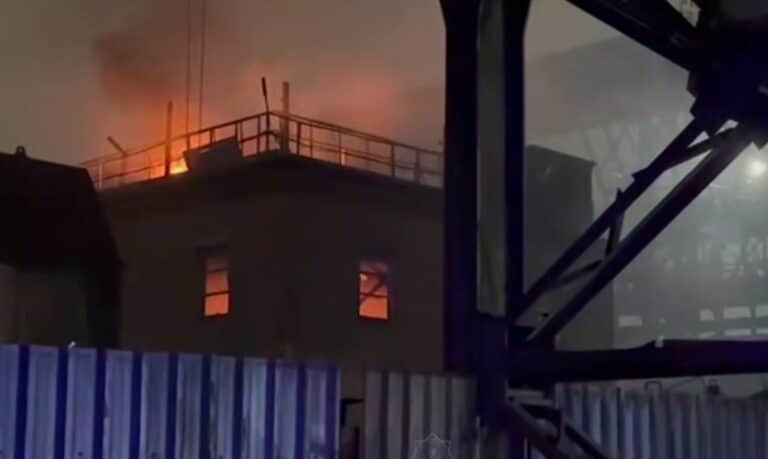 Пожар вспыхнул на свинцовом заводе в Усть-Каменогорске