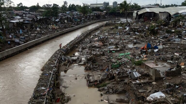 Филиппинде тайфуннан ондаған адам қаза тапты