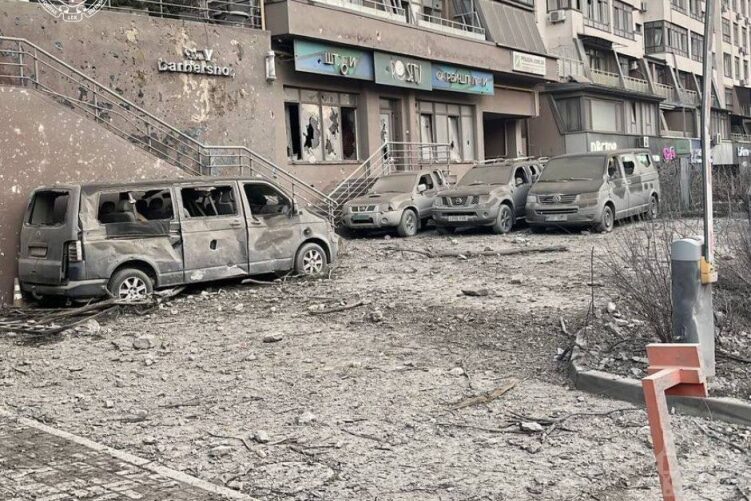 Азербайджан вызвал посла России из-за удара по посольству в Киеве