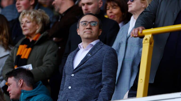 Фанаты «Вулверхэмптона» призвали китайского олигарха разъяснить стратегию клуба