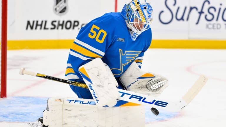 Арбитр не позволил вратарю «Сент-Луиса» присвоить 900-ю шайбу Овечкина