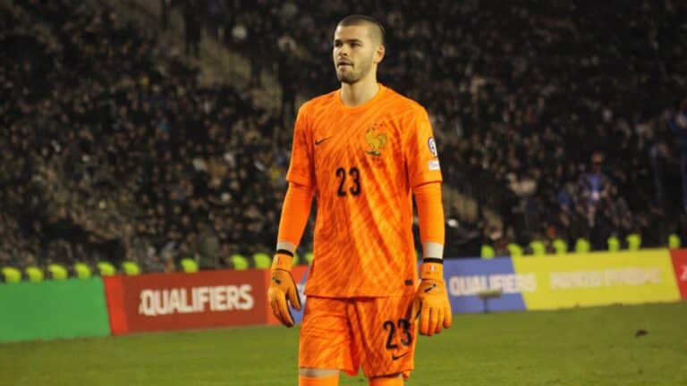 Люка Шевалье установил антирекорд сборной Франции для вратарей-дебютантов