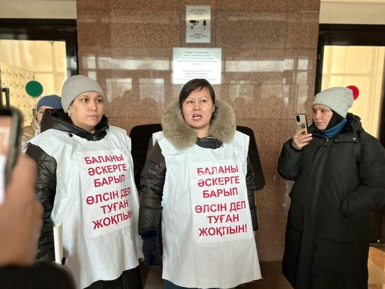 «Ата-анасы сенбей отыр»: қорғаныс вице-министрі сарбаздардың қазасы туралы айтты