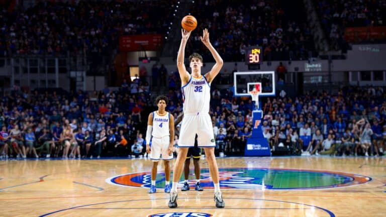 Самый высокий в истории баскетболист-студент Оливье Риу набрал первое очко в NCAA