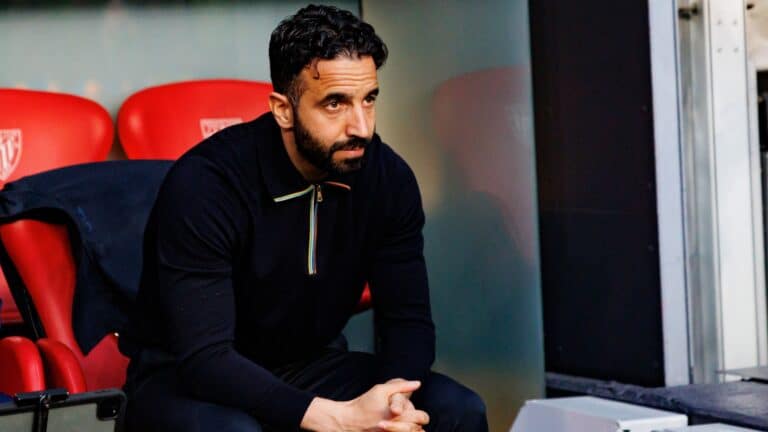 «МЮ» впервые проиграл в матче АПЛ на «Олд Траффорд», имея численное преимущество