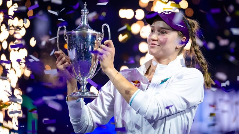 Елена Рыбакина ответила на слова Арины Соболенко после финала WTA-2025 в Эр-Рияде