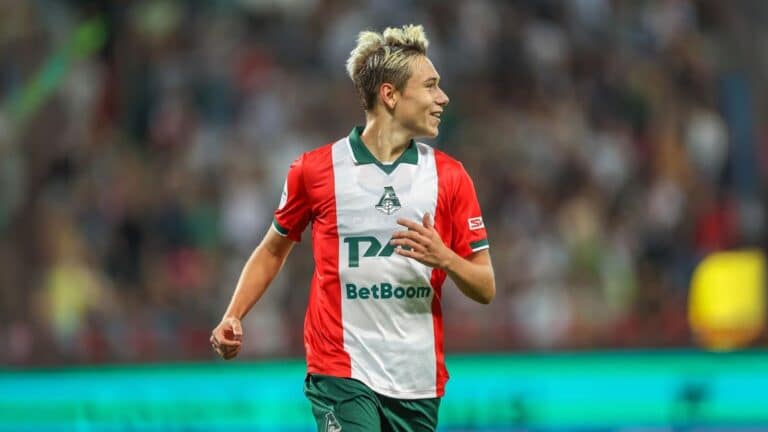 Информация о том, что футболист Батраков отказался от $120 млн, оказалась «уткой»