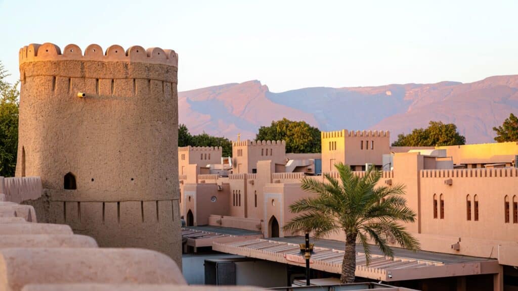 gid-po-omanu-kogda-ekhat-i-chto-posmotret