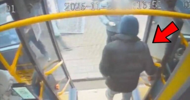 В Астане хулиган распылил газовый баллончик в городском автобусе