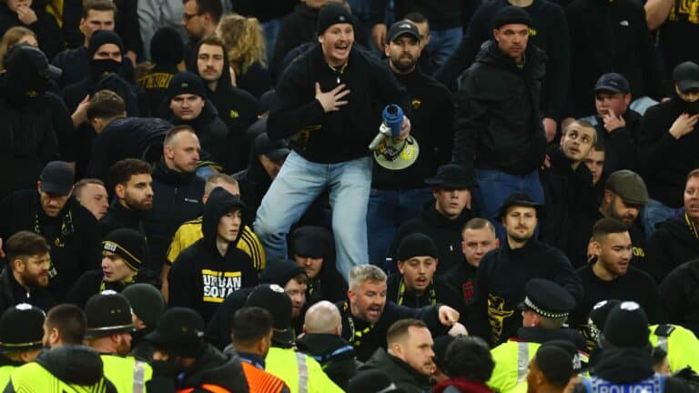 Швейцарские фанаты «Янг Бойз» устроили дебош в Бирмингеме на матче с «Астон Виллой»