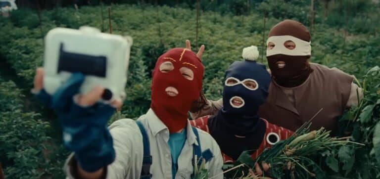 Казахстанские ютуберы играют в супергероев в комедии «Bayguys»