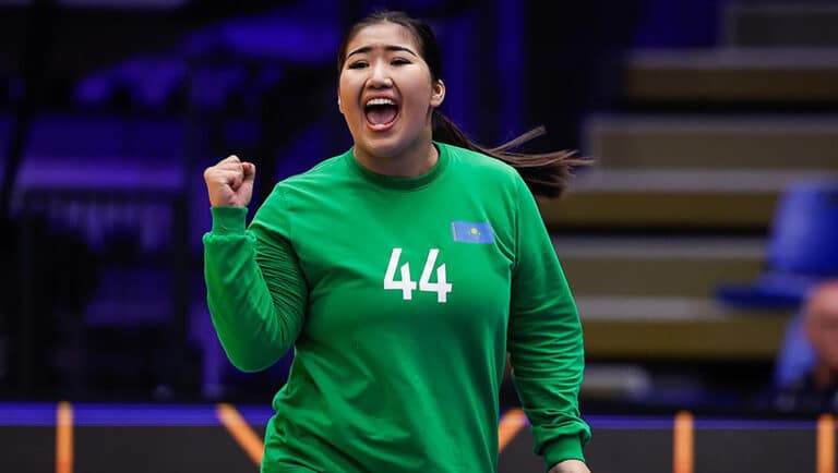 Завтра стартует чемпионат мира по гандболу с участием казахстанок