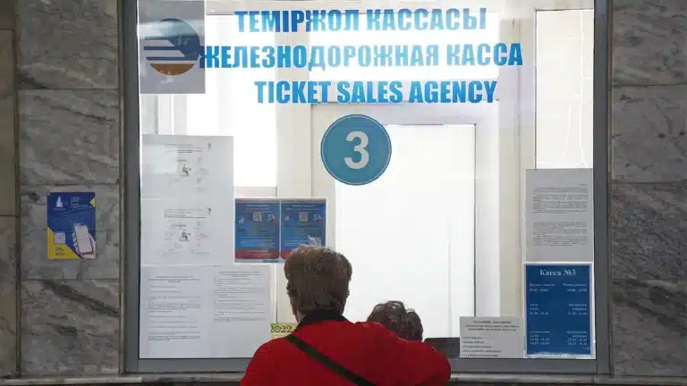 Теміржол және әуе билетінің бағасы өсе ме – вице министр жауап берді