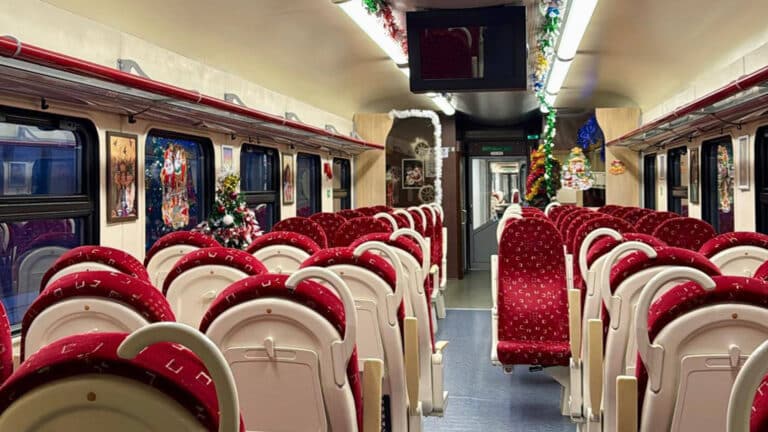 Новогодние поезда показали в КТЖ: где они курсируют