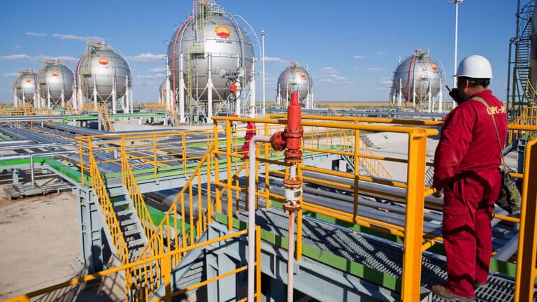 Китайцы пробурят еще скважины, чтобы десятки лет добывать нефть в Казахстане