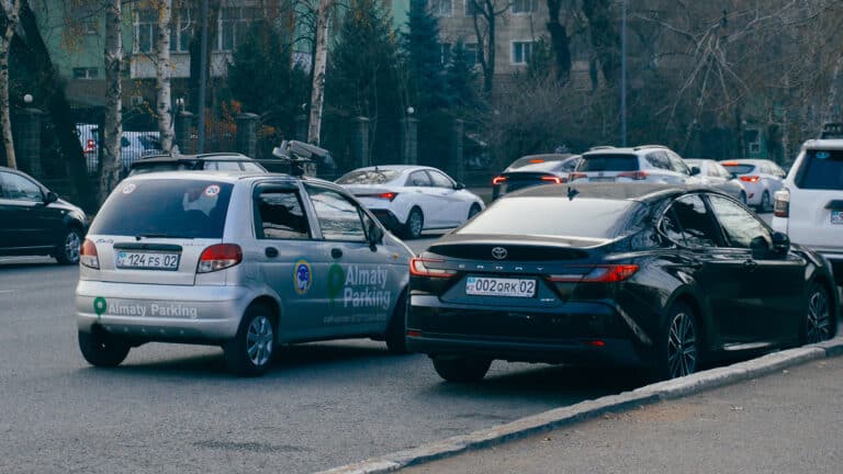 В центр Алматы ежедневно въезжают около 600 тыс. авто