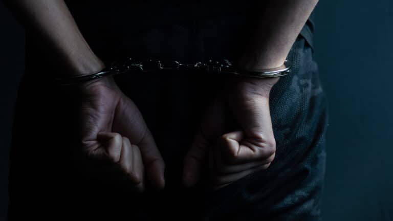 Россия выдала подозреваемого в убийстве бизнесмена казахстанца