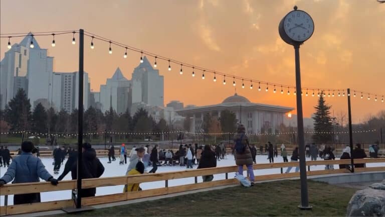 Новый любимый каток появился у алматинцев после закрытия «Медеу»