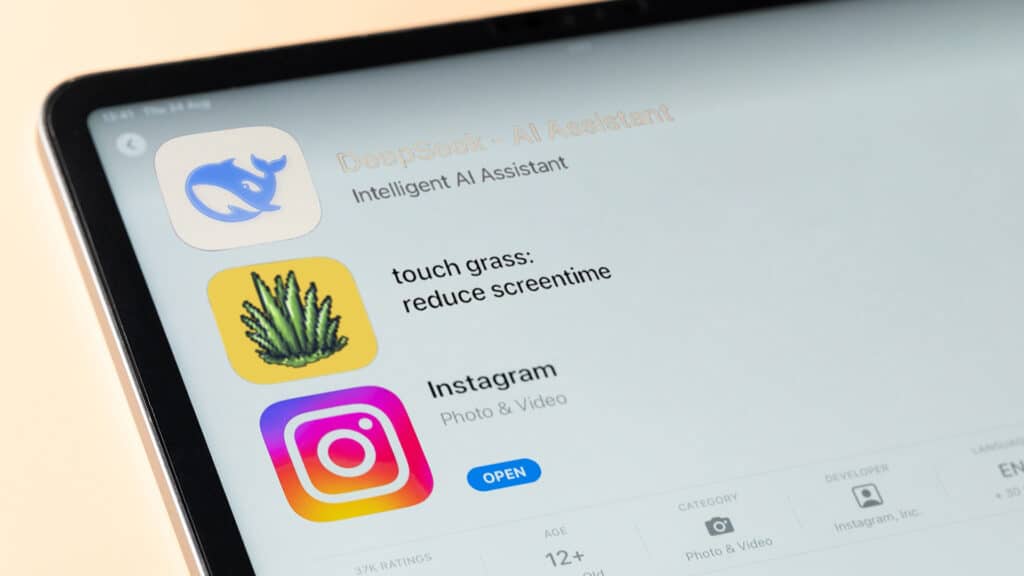 Коллаж kursiv.media, бильд-редактор: Серикжан Ковланбаев