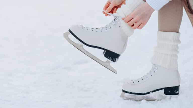 Первый в истории ледовый каток под открытым небом открылся в Шымкенте