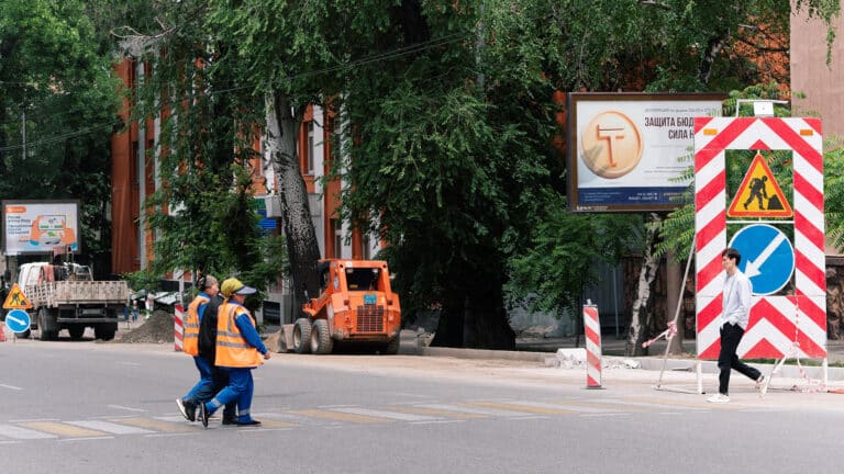 Алматинцы спорят о новой линии BRT на улице Желтоксан