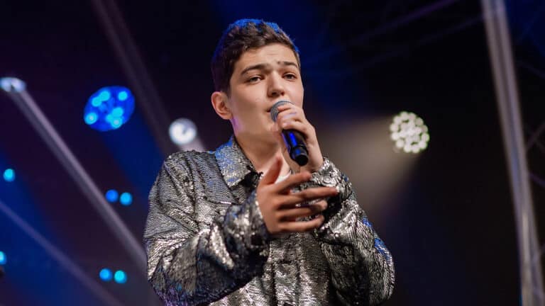 6 млн тенге потребовали вернуть от организатора концерта Акмаля