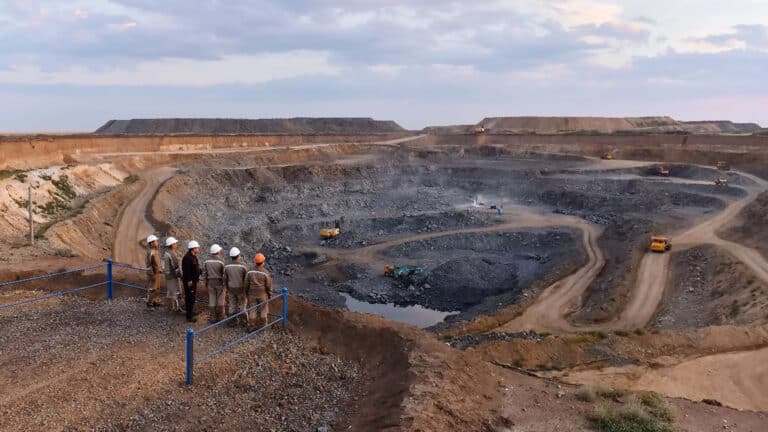 Россиянка и казахстанский миллионер вместе избавились от горнорудной компании в РК