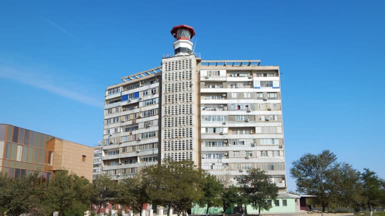 Маяк-символ Актау восстановят