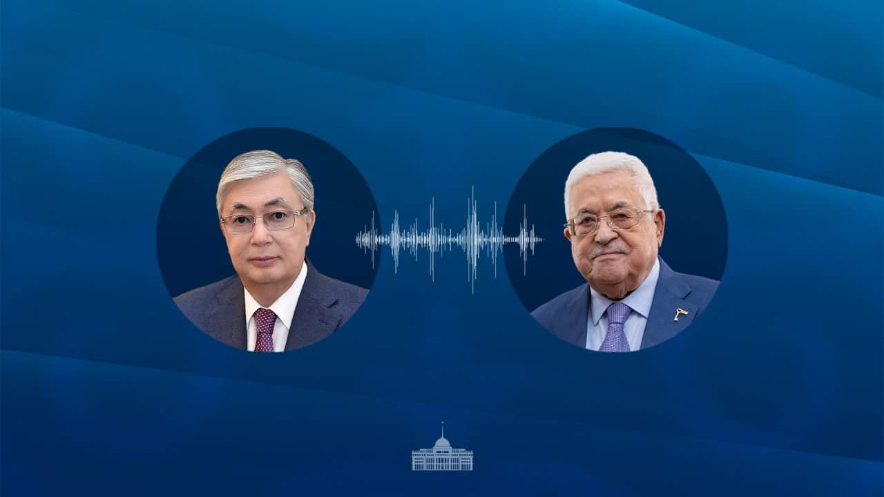 Қасым-Жомарт Тоқаев Махмұд Аббасты өзіне қолайлы уақытта Астанаға сапармен келуге шақырды / фото: Ақорда