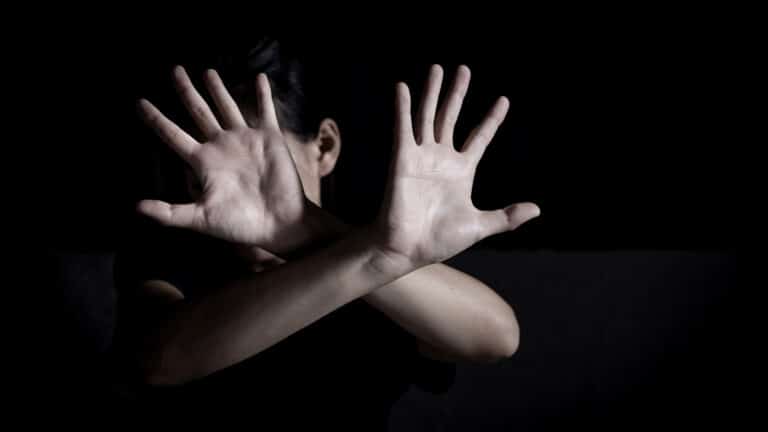 В Алматы три студентки медколледжа избили несовершеннолетнюю