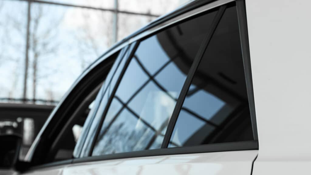 Владельцев казахстанских авто в России будут штрафовать за тонировку