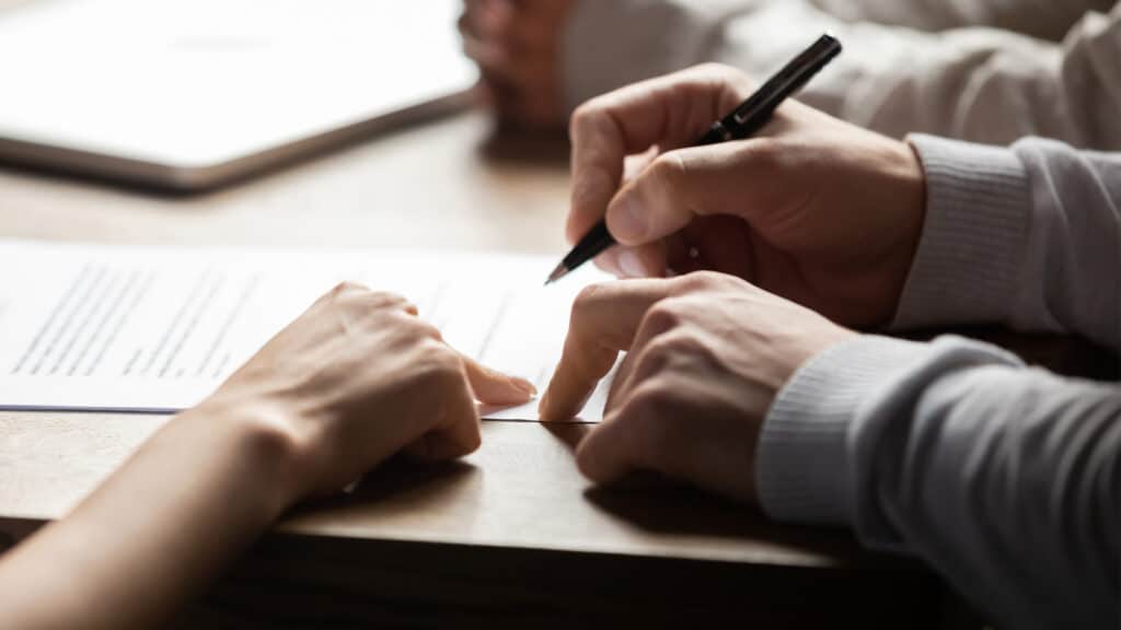 В Казахстане хотят запретить оформление работников по ГПХ