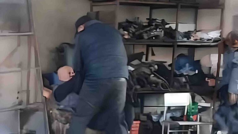 70 жастағы қария ұлының ұрып-соққанын айтты