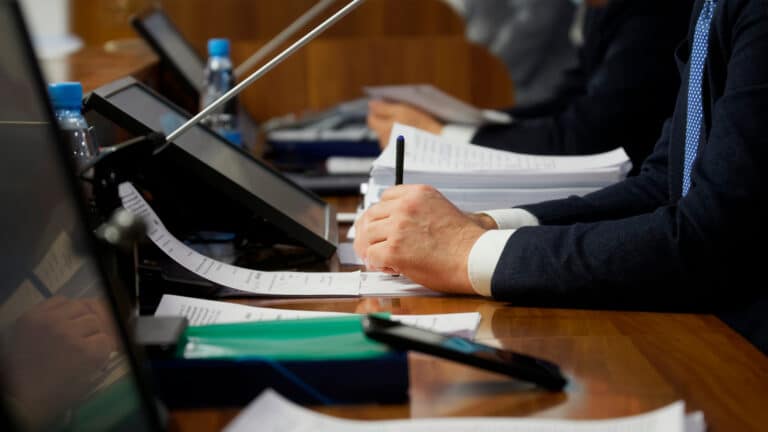 Госслужащим разрешат иметь свой бизнес