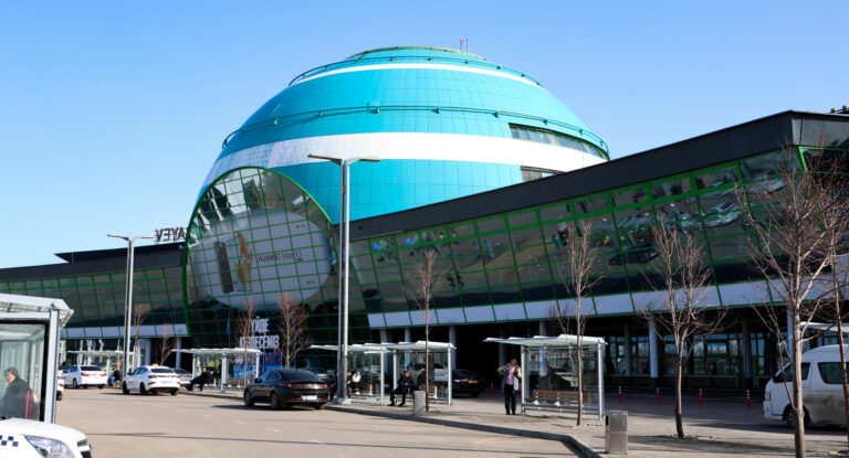 Аэропорт Астаны сообщил о работе в штатном режиме несмотря на буран