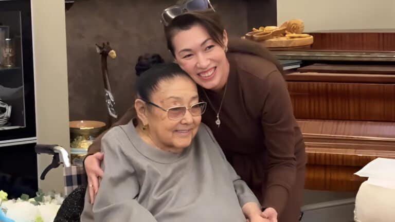 Певица Толкын Забирова поздравила Бибигуль Тулегенову с 96-летием