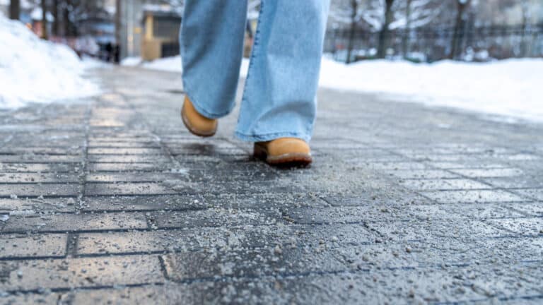 «Астана Тазалык» назвала реагенты от гололеда 