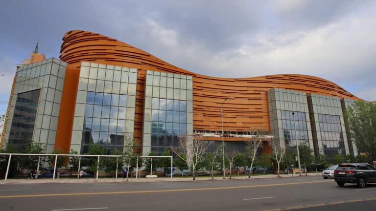 Долгострой ТРЦ «Сити палас» может лишится земли в центре Астаны