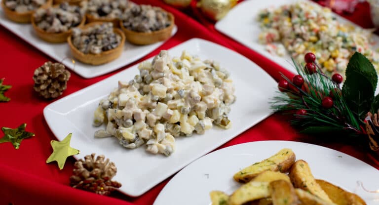 Казахстанцы потратят на новогодний ужин около 70 тысяч тенге