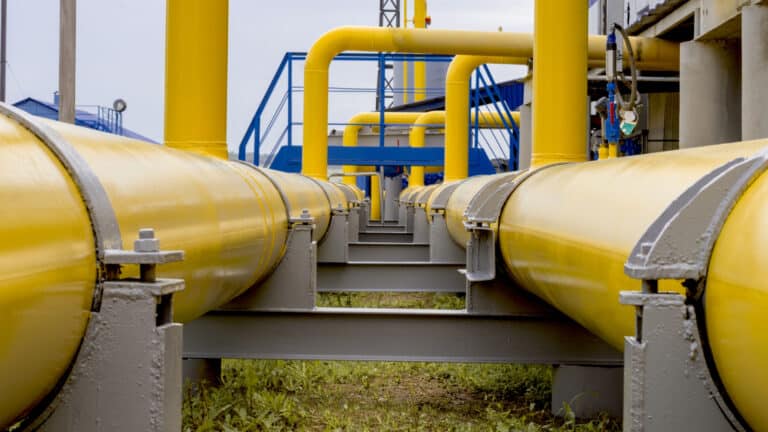 Компания казахстанца заработала 100 млн тенге на строительстве трубопроводов