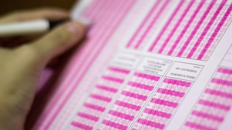 В 2026 году выпускники сдадут последний ЕНТ по старым правилам