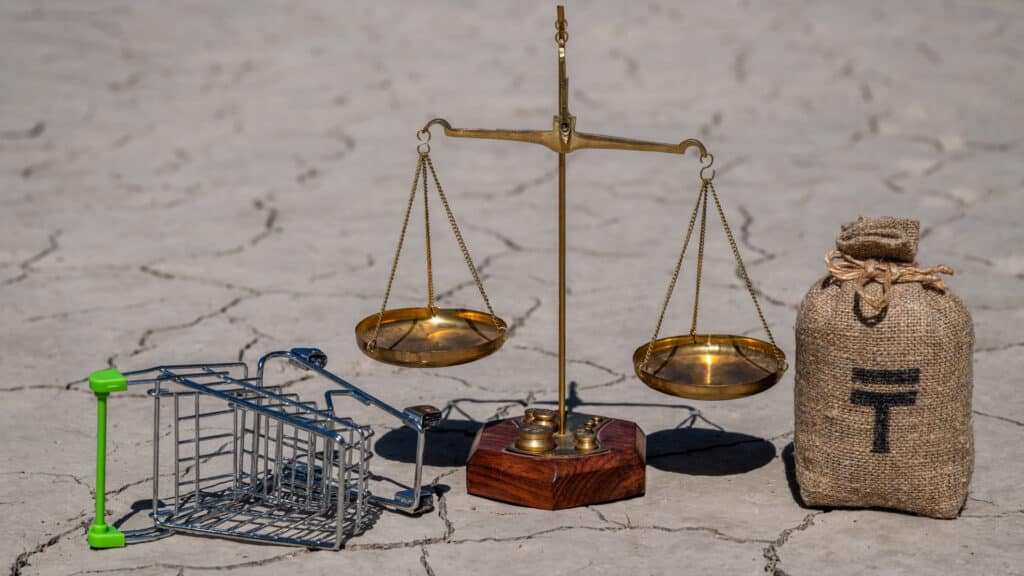 казахстанцам дороже всего жить