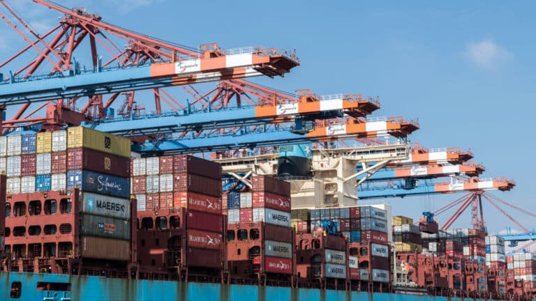 Импортозамещение в Казахстане еще лозунг: торговое сальдо упало до кризисного 2016-го