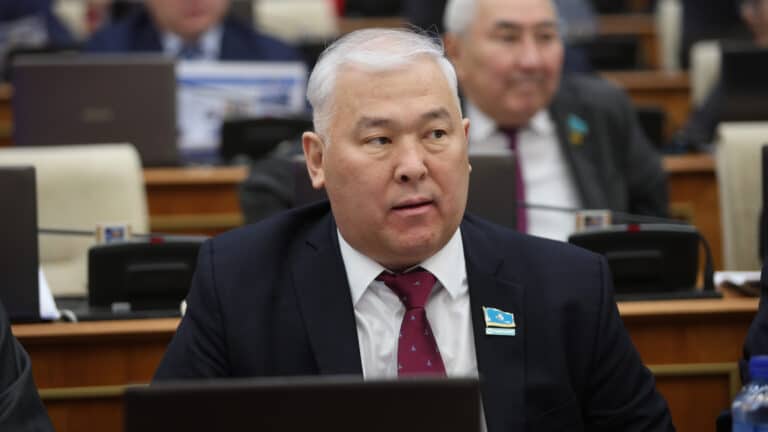 Самоубийство подполковника в Астане: Абенов требует нового расследования