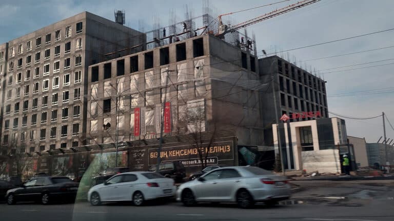 Алатауский район Алматы из трущоб превращается в современное городское пространство