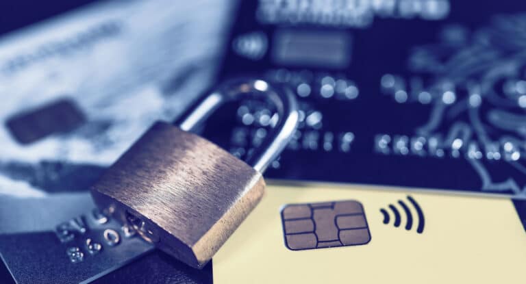 Сотням тысяч казахстанцев заблокируют счета из-за долгов на триллион тенге