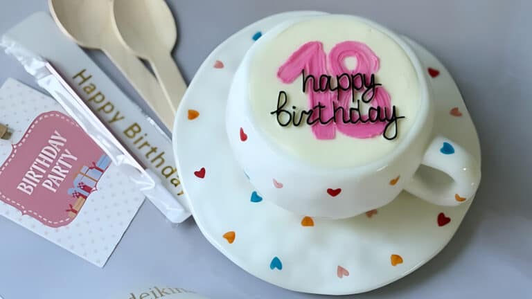 Бенто-торты в кружке становятся милым трендом в Казахстане