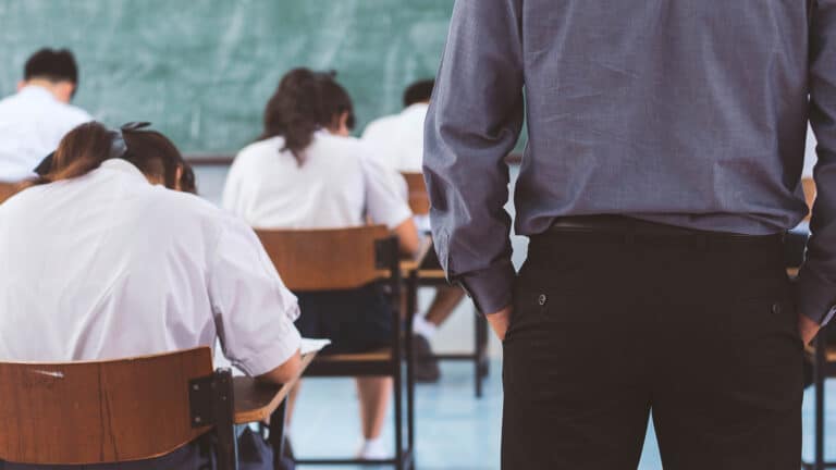 В Казахстане ужесточат наказание за оскорбление учителей